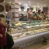 �L�esercizio commerciale nacque nel 1958 dall�idea imprenditoriale di mio padre Gino - ci racconta la 58enne Angela Carrassi, attuale titolare -: assieme a mia madre Nicoletta decise di creare un piccolo laboratorio in via Roberto Guiscardo, nella citt� vecchia, adibito alla produzione di krapfen e brioche�